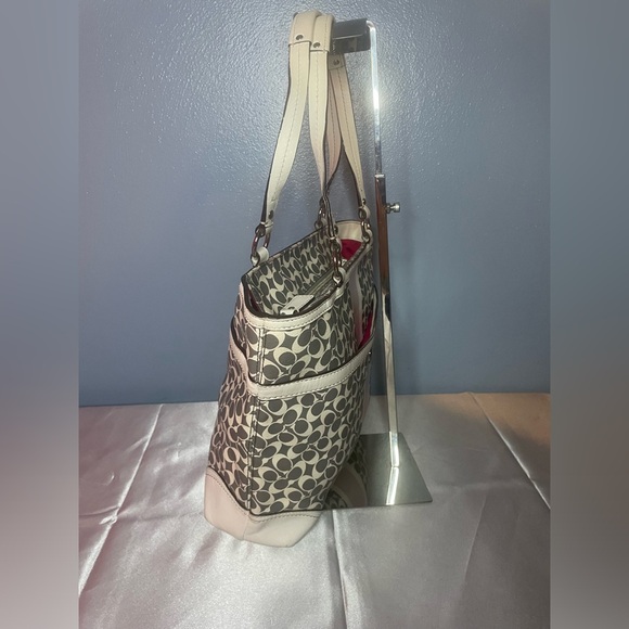 Authentic Coach Purse! #036COA - Picture 4 of 9